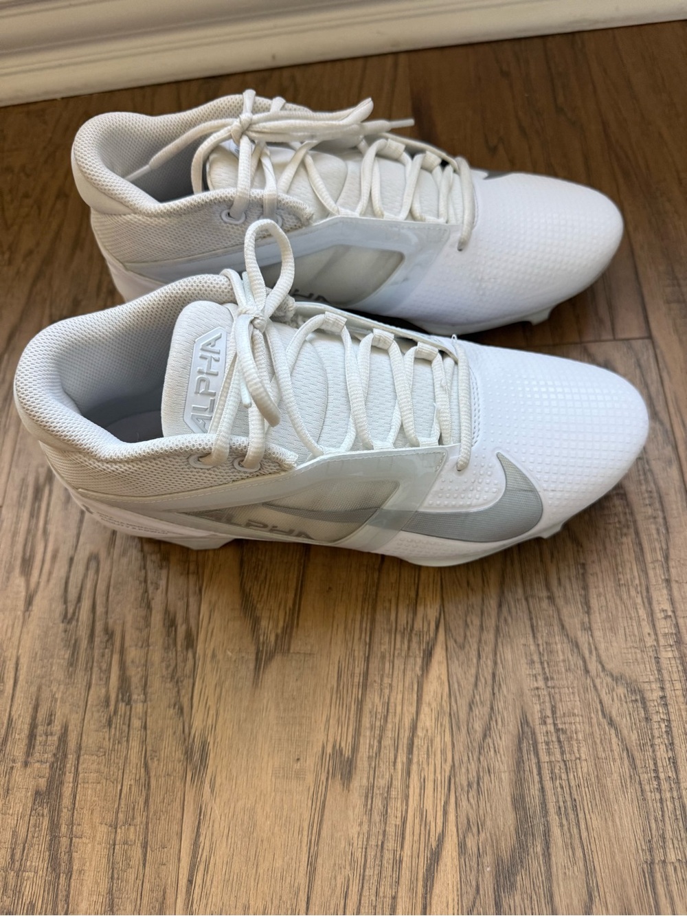 Nike Men’s Alpha Menace 4 pro football cleats